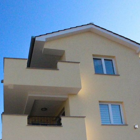Apartmani Marin Vrbnik Eksteriør bilde