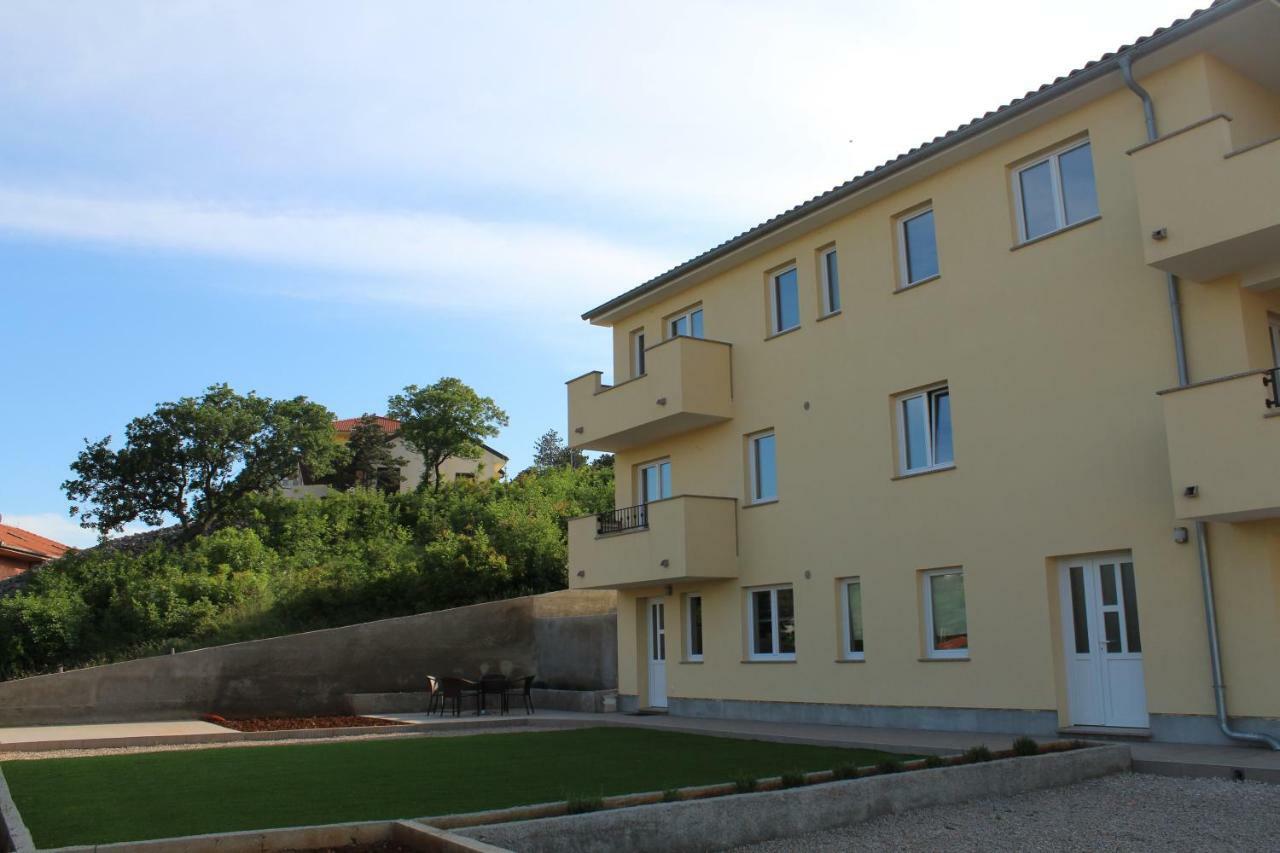Apartmani Marin Vrbnik Eksteriør bilde